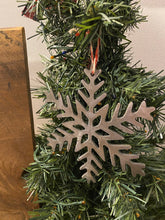 Load image into Gallery viewer, Metal snowflakes, set of 2