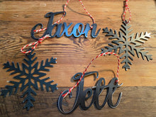 Load image into Gallery viewer, Metal snowflakes, set of 2