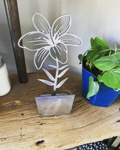 Load image into Gallery viewer, Metal Lily Flower
