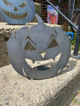 Load image into Gallery viewer, Free standing metal jack-o-lanterns
